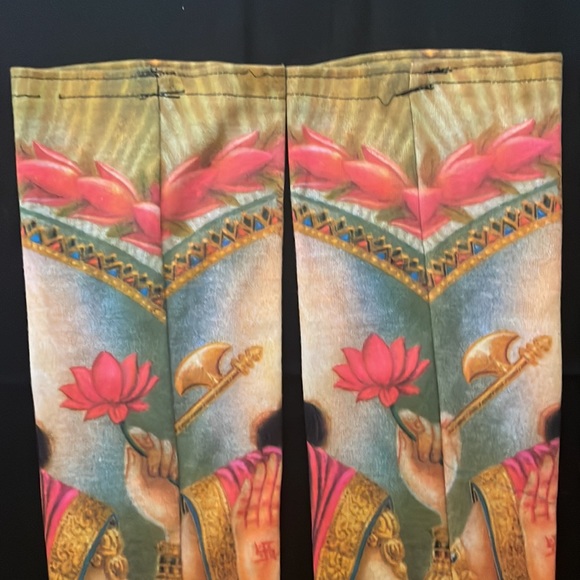 Sleeves - yellow pair worn once, X-Mas themed never worn. Fun way to keep warm! - Picture 11 of 14